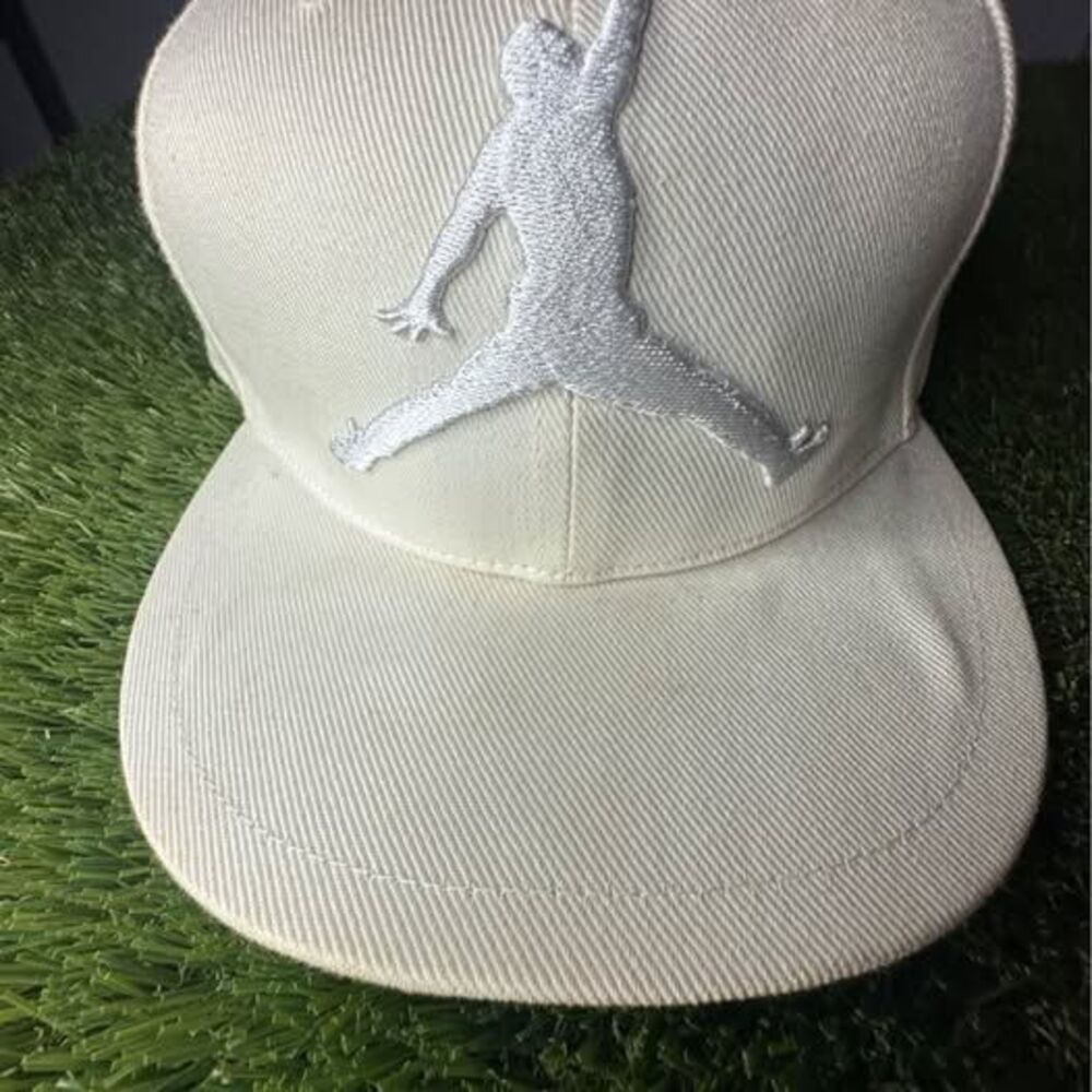 Jordan Jumpman Fitted Hat 7 3/8 Cream White Silver Big Logo Embroidered Cap